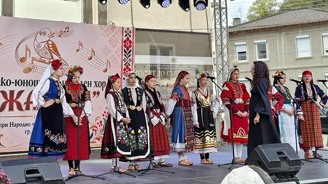 Детско-юношески народен хор Жарава