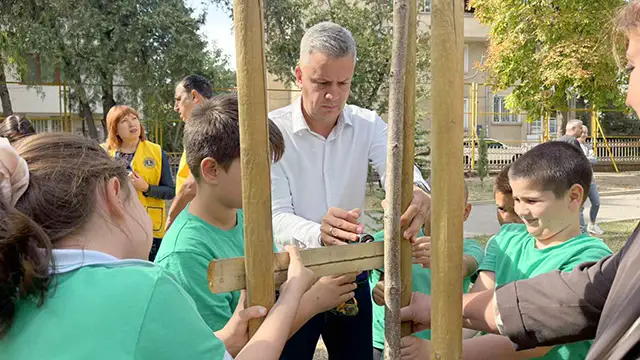 ученици от Основно училище Кирил Христов